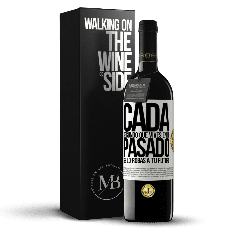 39,95 € Envío gratis | Vino Tinto Edición RED MBE Reserva Cada segundo que vives en el pasado, se lo robas a tu futuro Etiqueta Blanca. Etiqueta personalizable Reserva 12 Meses Cosecha 2015 Tempranillo