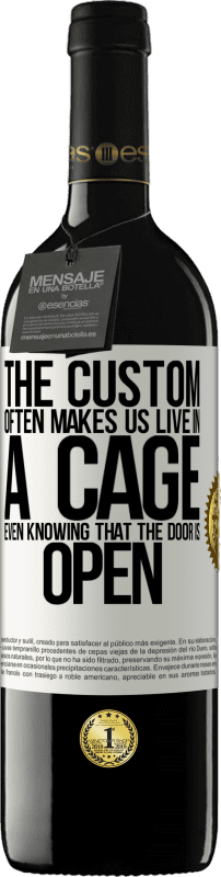 39,95 € Free Shipping | Red Wine RED Edition MBE Reserve The custom often makes us live in a cage even knowing that the door is open White Label. Customizable label Reserve 12 Months Harvest 2016 Tempranillo