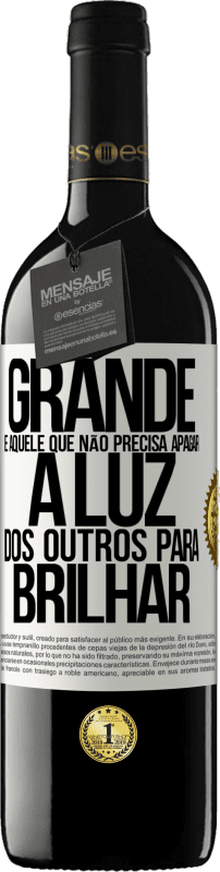 39,95 € | Vinho tinto Edição RED MBE Reserva Grande é aquele que não precisa apagar a luz dos outros para brilhar Etiqueta Branca. Etiqueta personalizável Reserva 12 Meses Colheita 2015 Tempranillo