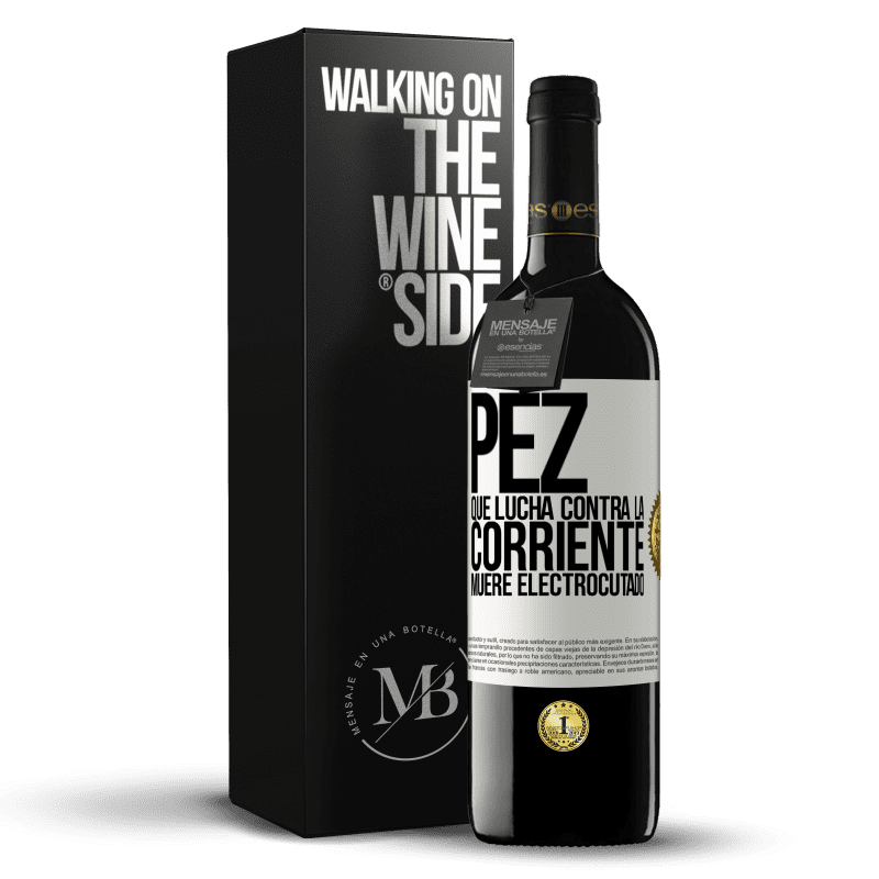 39,95 € Envío gratis | Vino Tinto Edición RED MBE Reserva Pez que lucha contra la corriente, muere electrocutado Etiqueta Blanca. Etiqueta personalizable Reserva 12 Meses Cosecha 2015 Tempranillo