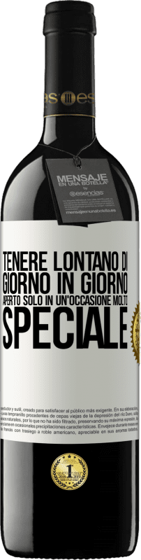 Spedizione Gratuita | Vino rosso Edizione RED MBE Riserva Tenere lontano di giorno in giorno. Aperto solo in un'occasione molto speciale Etichetta Bianca. Etichetta personalizzabile Riserva 12 Mesi Raccogliere 2014 Tempranillo