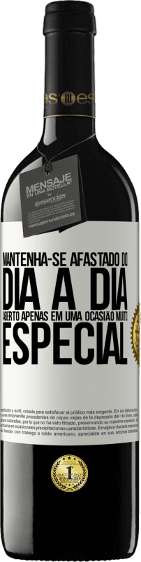 Envio grátis | Vinho tinto Edição RED MBE Reserva Mantenha-se afastado do dia a dia. Aberto apenas em uma ocasião muito especial Etiqueta Branca. Etiqueta personalizável Reserva 12 Meses Colheita 2014 Tempranillo