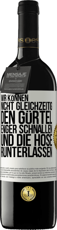 39,95 € Kostenloser Versand | Rotwein RED Ausgabe MBE Reserve Wir können nicht gleichzeitig den Gürtel enger schnallen und die Hose runterlassen Weißes Etikett. Anpassbares Etikett Reserve 12 Monate Ernte 2016 Tempranillo