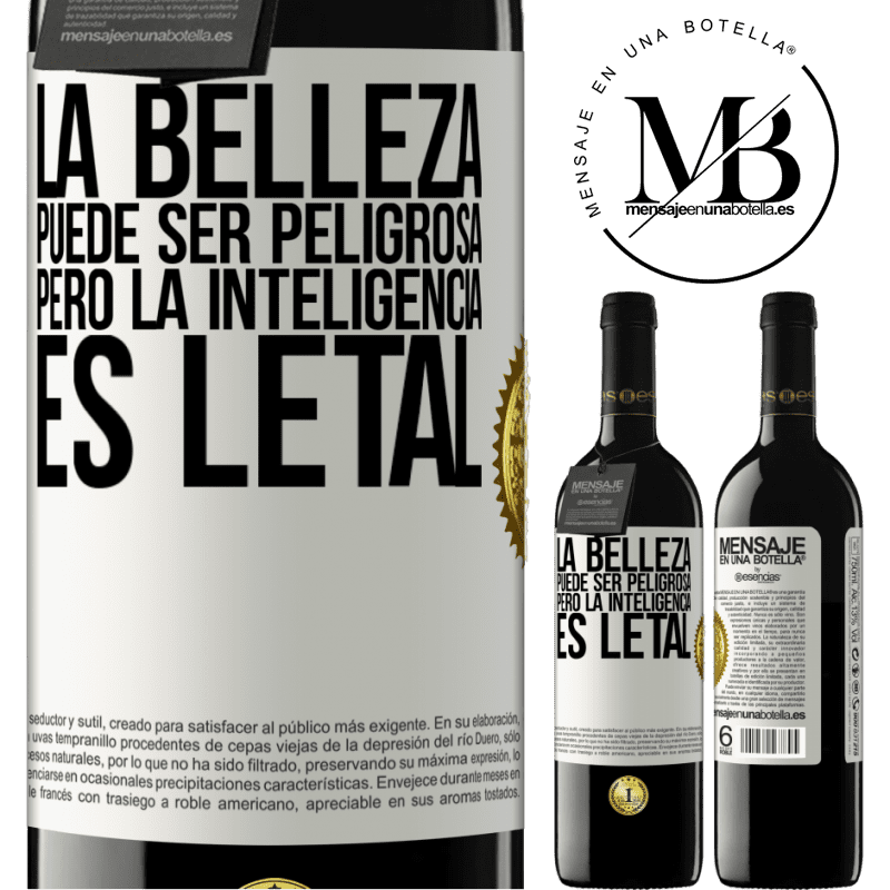 39,95 € Envío gratis | Vino Tinto Edición RED MBE Reserva La belleza puede ser peligrosa, pero la inteligencia es letal Etiqueta Blanca. Etiqueta personalizable Reserva 12 Meses Cosecha 2015 Tempranillo