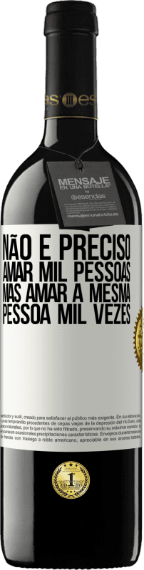 39,95 € | Vinho tinto Edição RED MBE Reserva Não é preciso amar mil pessoas, mas amar a mesma pessoa mil vezes Etiqueta Branca. Etiqueta personalizável Reserva 12 Meses Colheita 2015 Tempranillo