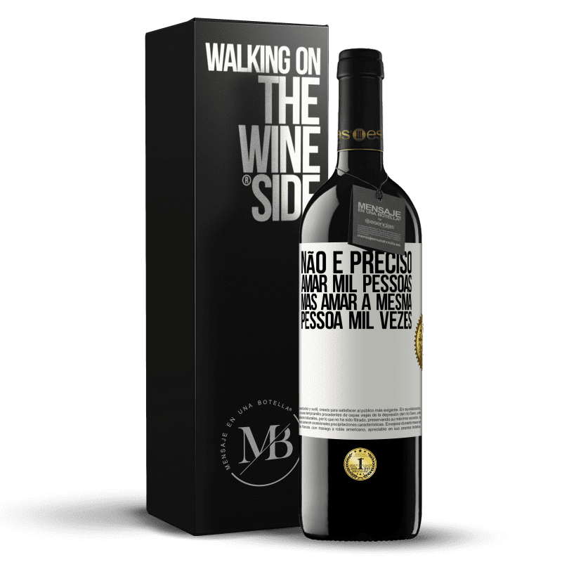 39,95 € Envio grátis | Vinho tinto Edição RED MBE Reserva Não é preciso amar mil pessoas, mas amar a mesma pessoa mil vezes Etiqueta Branca. Etiqueta personalizável Reserva 12 Meses Colheita 2015 Tempranillo