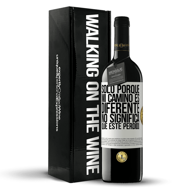 39,95 € Envío gratis | Vino Tinto Edición RED MBE Reserva Sólo porque mi camino es diferente, no significa que esté perdido Etiqueta Blanca. Etiqueta personalizable Reserva 12 Meses Cosecha 2015 Tempranillo