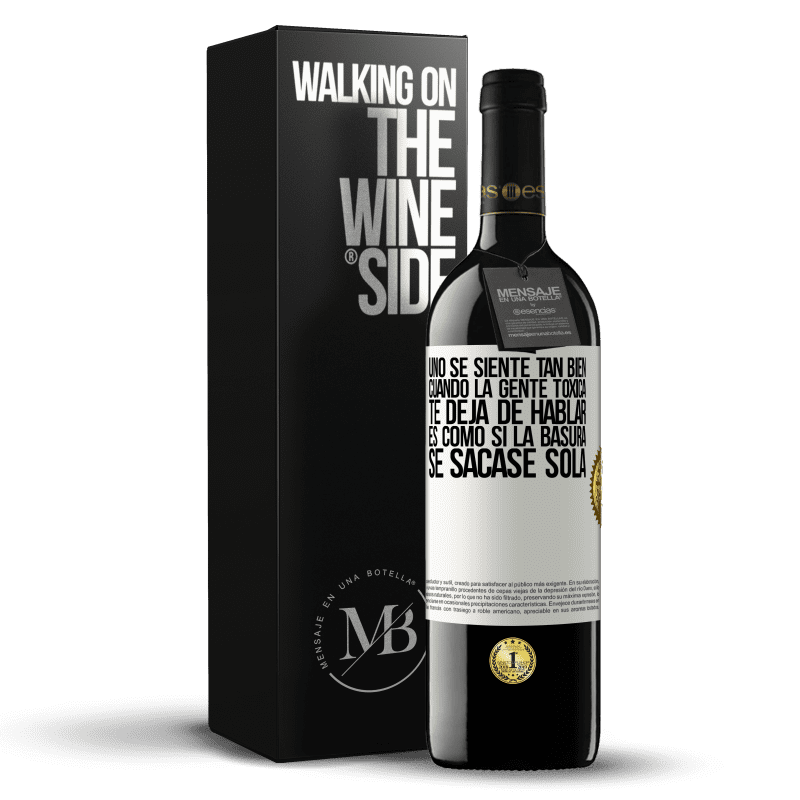 39,95 € Envío gratis | Vino Tinto Edición RED MBE Reserva Uno se siente tan bien cuando la gente tóxica te deja de hablar… Es como si la basura se sacase sola Etiqueta Blanca. Etiqueta personalizable Reserva 12 Meses Cosecha 2016 Tempranillo