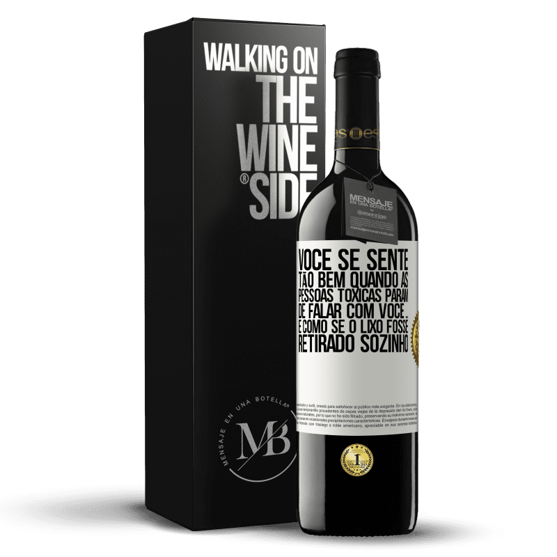 39,95 € Envio grátis | Vinho tinto Edição RED MBE Reserva Você se sente tão bem quando as pessoas tóxicas param de falar com você ... É como se o lixo fosse retirado sozinho Etiqueta Branca. Etiqueta personalizável Reserva 12 Meses Colheita 2016 Tempranillo