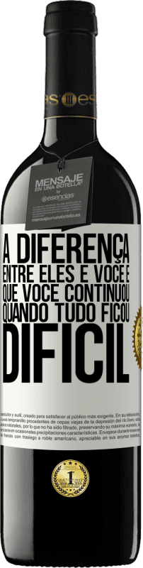 39,95 € | Vinho tinto Edição RED MBE Reserva A diferença entre eles e você é que você continuou quando tudo ficou difícil Etiqueta Branca. Etiqueta personalizável Reserva 12 Meses Colheita 2015 Tempranillo