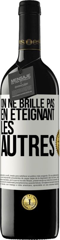 39,95 € Envoi gratuit | Vin rouge Édition RED MBE Réserve On ne brille pas en éteignant les autres Étiquette Blanche. Étiquette personnalisable Réserve 12 Mois Récolte 2016 Tempranillo