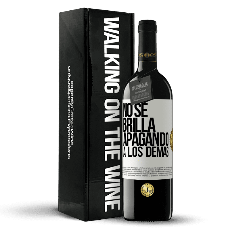 39,95 € Envío gratis | Vino Tinto Edición RED MBE Reserva No se brilla apagando a los demás Etiqueta Blanca. Etiqueta personalizable Reserva 12 Meses Cosecha 2015 Tempranillo