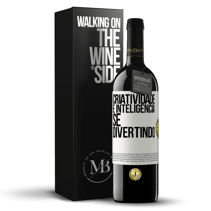 39,95 € Envio grátis | Vinho tinto Edição RED MBE Reserva Criatividade é inteligência se divertindo Etiqueta Branca. Etiqueta personalizável Reserva 12 Meses Colheita 2015 Tempranillo