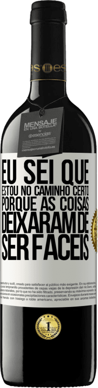 39,95 € | Vinho tinto Edição RED MBE Reserva Eu sei que estou no caminho certo, porque as coisas deixaram de ser fáceis Etiqueta Branca. Etiqueta personalizável Reserva 12 Meses Colheita 2015 Tempranillo