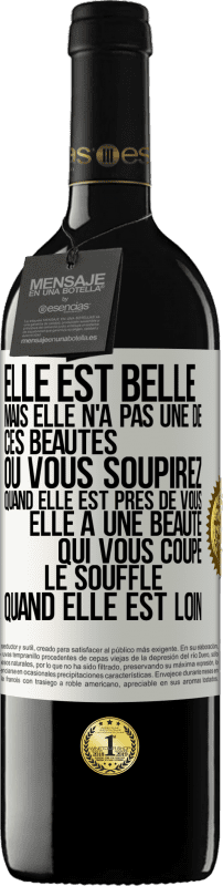 39,95 € | Vin rouge Édition RED MBE Réserve Elle est belle. Mais elle n'a pas une de ces beautés où vous soupirez quand elle est près de vous. Elle a une beauté qui vous co Étiquette Blanche. Étiquette personnalisable Réserve 12 Mois Récolte 2015 Tempranillo