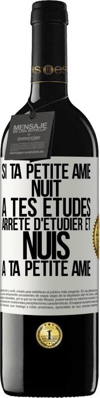 39,95 € | Vin rouge Édition RED MBE Réserve Si ta petite amie nuit à tes études, arrête d'étudier et nuis à ta petite amie Étiquette Blanche. Étiquette personnalisable Réserve 12 Mois Récolte 2015 Tempranillo