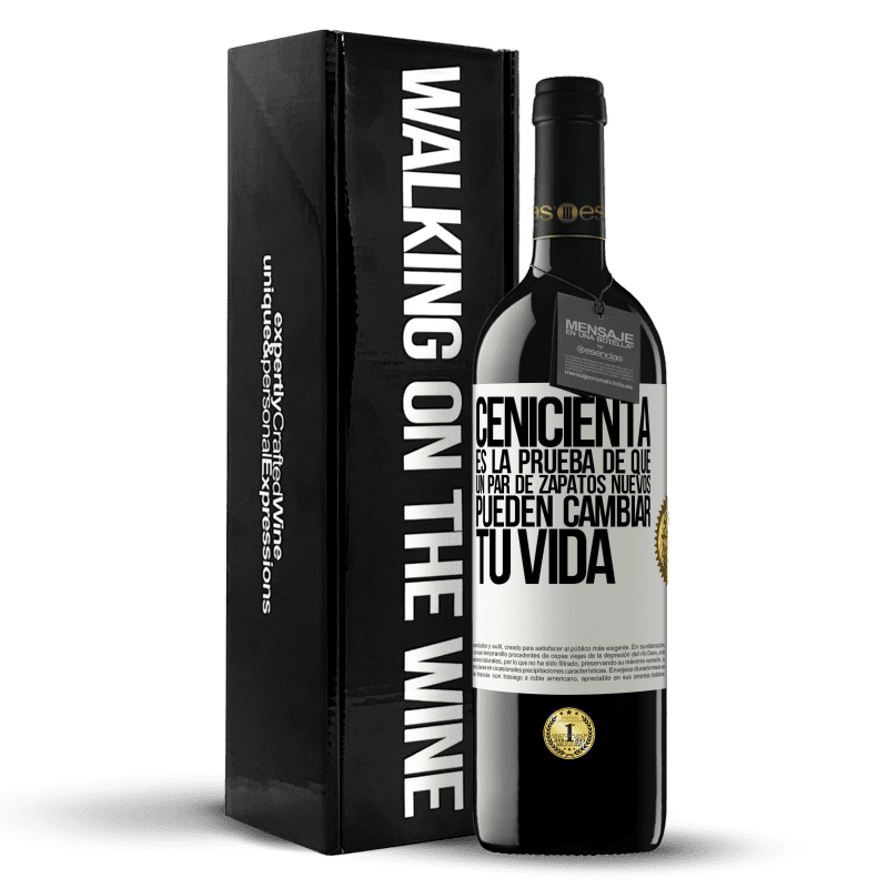 39,95 € Envío gratis | Vino Tinto Edición RED MBE Reserva Cenicienta es la prueba de que un par de zapatos nuevos pueden cambiar tu vida Etiqueta Blanca. Etiqueta personalizable Reserva 12 Meses Cosecha 2016 Tempranillo