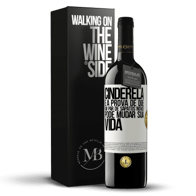 «Cinderela é a prova de que um par de sapatos novos pode mudar sua vida» Edição RED MBE Reserva