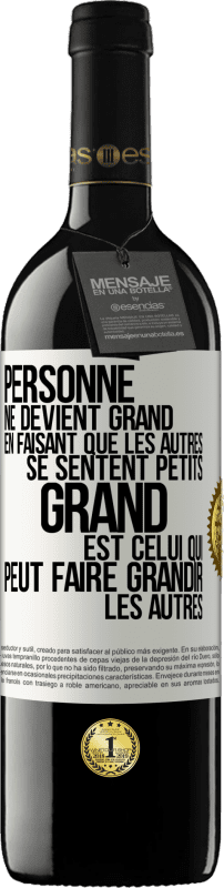 39,95 € | Vin rouge Édition RED MBE Réserve Personne ne devient grand en faisant que les autres se sentent petits. Grand est celui qui peut faire grandir les autres Étiquette Blanche. Étiquette personnalisable Réserve 12 Mois Récolte 2015 Tempranillo