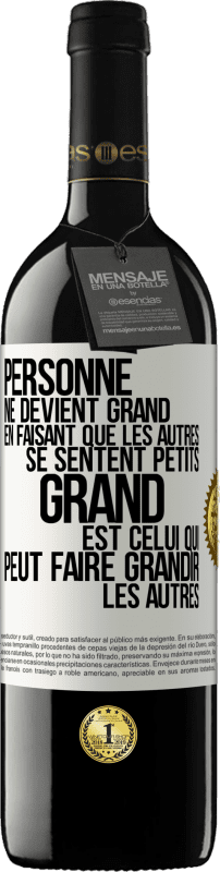 39,95 € Envoi gratuit | Vin rouge Édition RED MBE Réserve Personne ne devient grand en faisant que les autres se sentent petits. Grand est celui qui peut faire grandir les autres Étiquette Blanche. Étiquette personnalisable Réserve 12 Mois Récolte 2016 Tempranillo