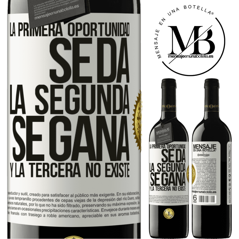 39,95 € Envío gratis | Vino Tinto Edición RED MBE Reserva La primera oportunidad se da, la segunda se gana, y la tercera no existe Etiqueta Blanca. Etiqueta personalizable Reserva 12 Meses Cosecha 2014 Tempranillo