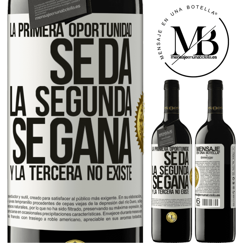 39,95 € Envío gratis | Vino Tinto Edición RED MBE Reserva La primera oportunidad se da, la segunda se gana, y la tercera no existe Etiqueta Blanca. Etiqueta personalizable Reserva 12 Meses Cosecha 2016 Tempranillo