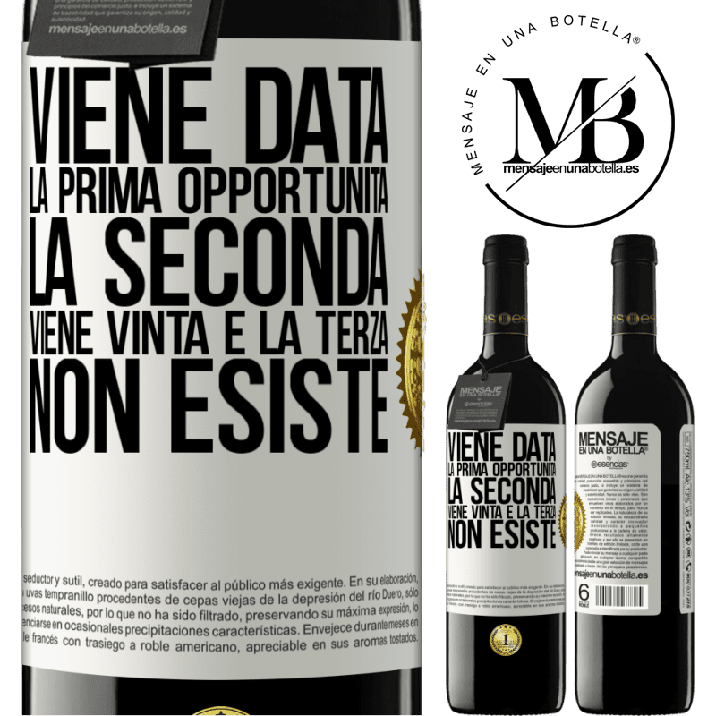 39,95 € Spedizione Gratuita | Vino rosso Edizione RED MBE Riserva Viene data la prima opportunità, la seconda viene vinta e la terza non esiste Etichetta Bianca. Etichetta personalizzabile Riserva 12 Mesi Raccogliere 2014 Tempranillo