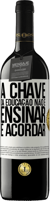 39,95 € | Vinho tinto Edição RED MBE Reserva A chave da educação não é ensinar, é acordar Etiqueta Branca. Etiqueta personalizável Reserva 12 Meses Colheita 2015 Tempranillo