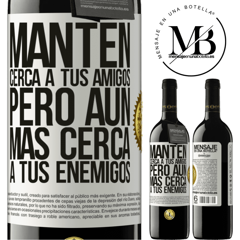 39,95 € Envío gratis | Vino Tinto Edición RED MBE Reserva Mantén cerca a tus amigos, pero aún más cerca a tus enemigos Etiqueta Blanca. Etiqueta personalizable Reserva 12 Meses Cosecha 2014 Tempranillo