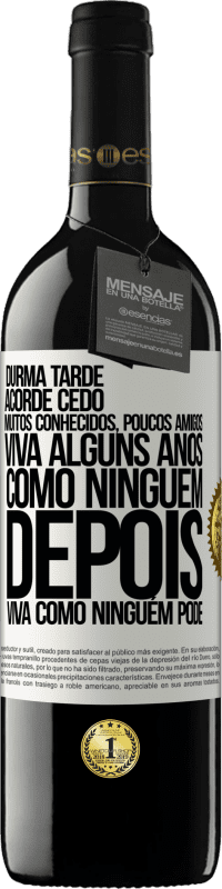 39,95 € | Vinho tinto Edição RED MBE Reserva Durma tarde, acorde cedo. Muitos conhecidos, poucos amigos. Viva alguns anos como ninguém, depois viva como ninguém pode Etiqueta Branca. Etiqueta personalizável Reserva 12 Meses Colheita 2016 Tempranillo