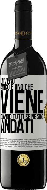 39,95 € Spedizione Gratuita | Vino rosso Edizione RED MBE Riserva Un vero amico è uno che viene quando tutti se ne sono andati Etichetta Bianca. Etichetta personalizzabile Riserva 12 Mesi Raccogliere 2016 Tempranillo