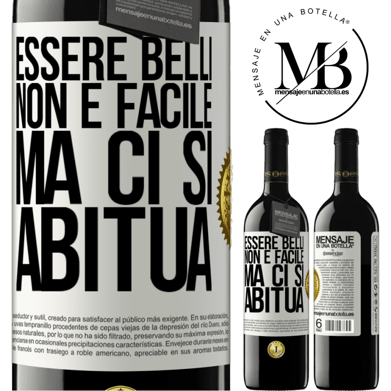 39,95 € Spedizione Gratuita | Vino rosso Edizione RED MBE Riserva Essere belli non è facile, ma ci si abitua Etichetta Bianca. Etichetta personalizzabile Riserva 12 Mesi Raccogliere 2015 Tempranillo
