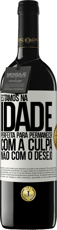 39,95 € Envio grátis | Vinho tinto Edição RED MBE Reserva Estamos na idade perfeita, para permanecer com a culpa, não com o desejo Etiqueta Branca. Etiqueta personalizável Reserva 12 Meses Colheita 2016 Tempranillo