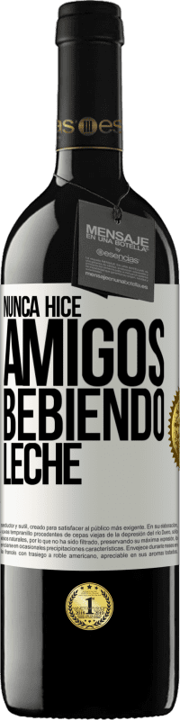 39,95 € Envío gratis | Vino Tinto Edición RED MBE Reserva Nunca hice amigos bebiendo leche Etiqueta Blanca. Etiqueta personalizable Reserva 12 Meses Cosecha 2016 Tempranillo