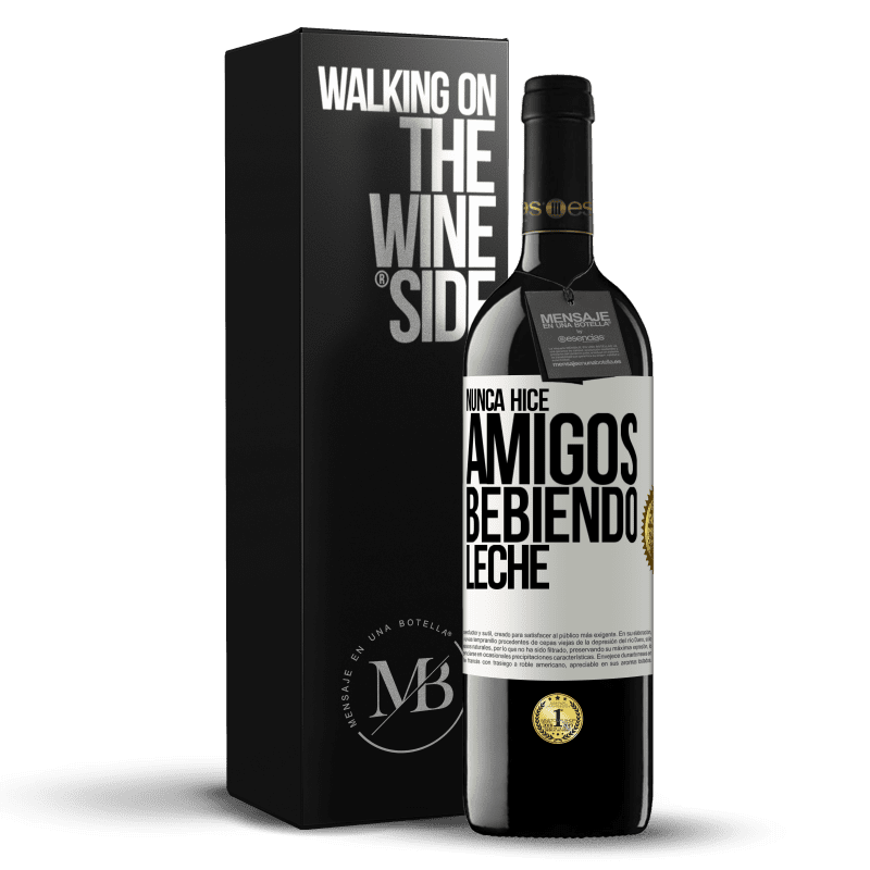 39,95 € Envío gratis | Vino Tinto Edición RED MBE Reserva Nunca hice amigos bebiendo leche Etiqueta Blanca. Etiqueta personalizable Reserva 12 Meses Cosecha 2014 Tempranillo