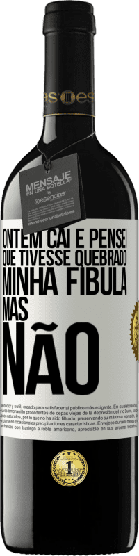 39,95 € | Vinho tinto Edição RED MBE Reserva Ontem caí e pensei que tivesse quebrado minha fíbula. Mas não Etiqueta Branca. Etiqueta personalizável Reserva 12 Meses Colheita 2014 Tempranillo