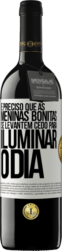 39,95 € Envio grátis | Vinho tinto Edição RED MBE Reserva É preciso que as meninas bonitas se levantem cedo para iluminar o dia Etiqueta Branca. Etiqueta personalizável Reserva 12 Meses Colheita 2016 Tempranillo