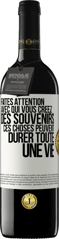 39,95 € Envoi gratuit | Vin rouge Édition RED MBE Réserve Faites attention avec qui vous créez des souvenirs. Ces choses peuvent durer toute une vie Étiquette Blanche. Étiquette personnalisable Réserve 12 Mois Récolte 2016 Tempranillo