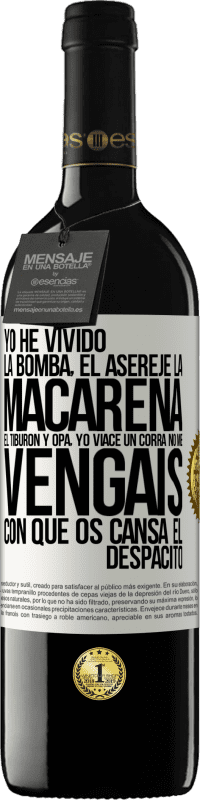 39,95 € Envío gratis | Vino Tinto Edición RED MBE Reserva Yo he vivido La bomba, el Aserejé, La Macarena, El Tiburón y Opá, yo viacé un corrá. No me vengáis con que os cansa el Etiqueta Blanca. Etiqueta personalizable Reserva 12 Meses Cosecha 2016 Tempranillo