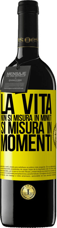 Spedizione Gratuita | Vino rosso Edizione RED MBE Riserva La vita non si misura in minuti, si misura in momenti Etichetta Gialla. Etichetta personalizzabile Riserva 12 Mesi Raccogliere 2014 Tempranillo