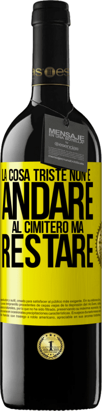 39,95 € Spedizione Gratuita | Vino rosso Edizione RED MBE Riserva La cosa triste non è andare al cimitero, ma restare Etichetta Gialla. Etichetta personalizzabile Riserva 12 Mesi Raccogliere 2014 Tempranillo