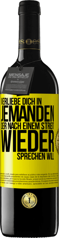 Kostenloser Versand | Rotwein RED Ausgabe MBE Reserve Verliebe dich in jemanden, der nach einem Streit wieder sprechen will Gelbes Etikett. Anpassbares Etikett Reserve 12 Monate Ernte 2014 Tempranillo