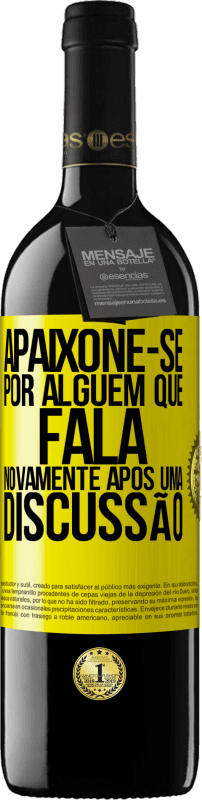 39,95 € | Vinho tinto Edição RED MBE Reserva Apaixone-se por alguém que fala novamente após uma discussão Etiqueta Amarela. Etiqueta personalizável Reserva 12 Meses Colheita 2016 Tempranillo