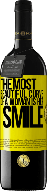 39,95 € | 红酒 RED版 MBE 预订 女人最美丽的曲线是她的微笑 黄色标签. 可自定义的标签 预订 12 个月 收成 2014 Tempranillo