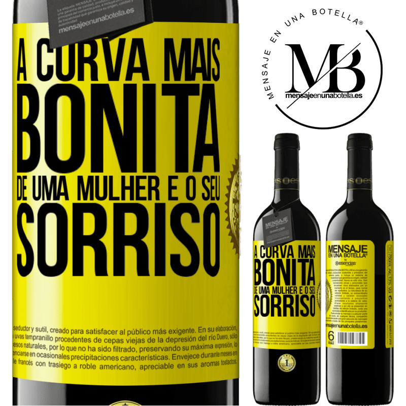 39,95 € Envio grátis | Vinho tinto Edição RED MBE Reserva A curva mais bonita de uma mulher é o seu sorriso Etiqueta Amarela. Etiqueta personalizável Reserva 12 Meses Colheita 2015 Tempranillo