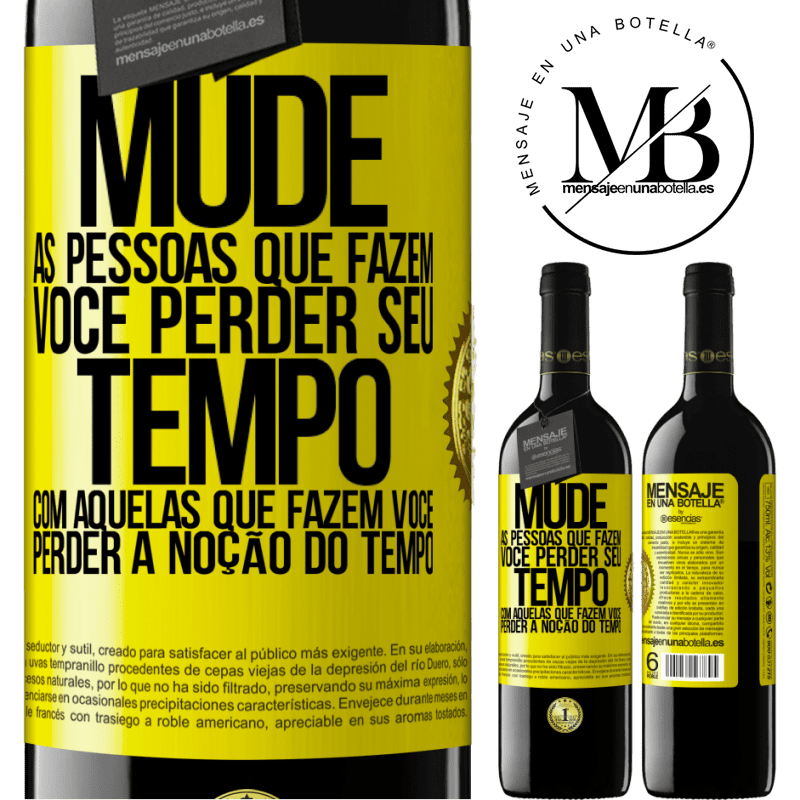 39,95 € Envio grátis | Vinho tinto Edição RED MBE Reserva Mude as pessoas que fazem você perder seu tempo com aquelas que fazem você perder a noção do tempo Etiqueta Amarela. Etiqueta personalizável Reserva 12 Meses Colheita 2015 Tempranillo