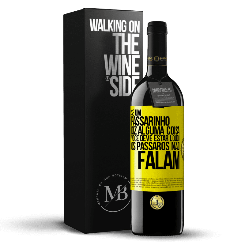 39,95 € Envio grátis | Vinho tinto Edição RED MBE Reserva Se um passarinho diz alguma coisa ... você deve estar louco, os pássaros não falam Etiqueta Amarela. Etiqueta personalizável Reserva 12 Meses Colheita 2015 Tempranillo