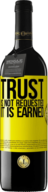 39,95 € Free Shipping | Red Wine RED Edition MBE Reserve Trust is not requested, it is earned Yellow Label. Customizable label Reserve 12 Months Harvest 2016 Tempranillo