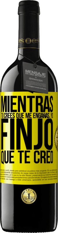 39,95 € Envío gratis | Vino Tinto Edición RED MBE Reserva Mientras tú crees que me engañas, yo finjo que te creo Etiqueta Amarilla. Etiqueta personalizable Reserva 12 Meses Cosecha 2016 Tempranillo