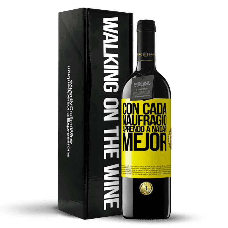 39,95 € Envío gratis | Vino Tinto Edición RED MBE Reserva Con cada naufragio aprendo a nadar mejor Etiqueta Amarilla. Etiqueta personalizable Reserva 12 Meses Cosecha 2015 Tempranillo